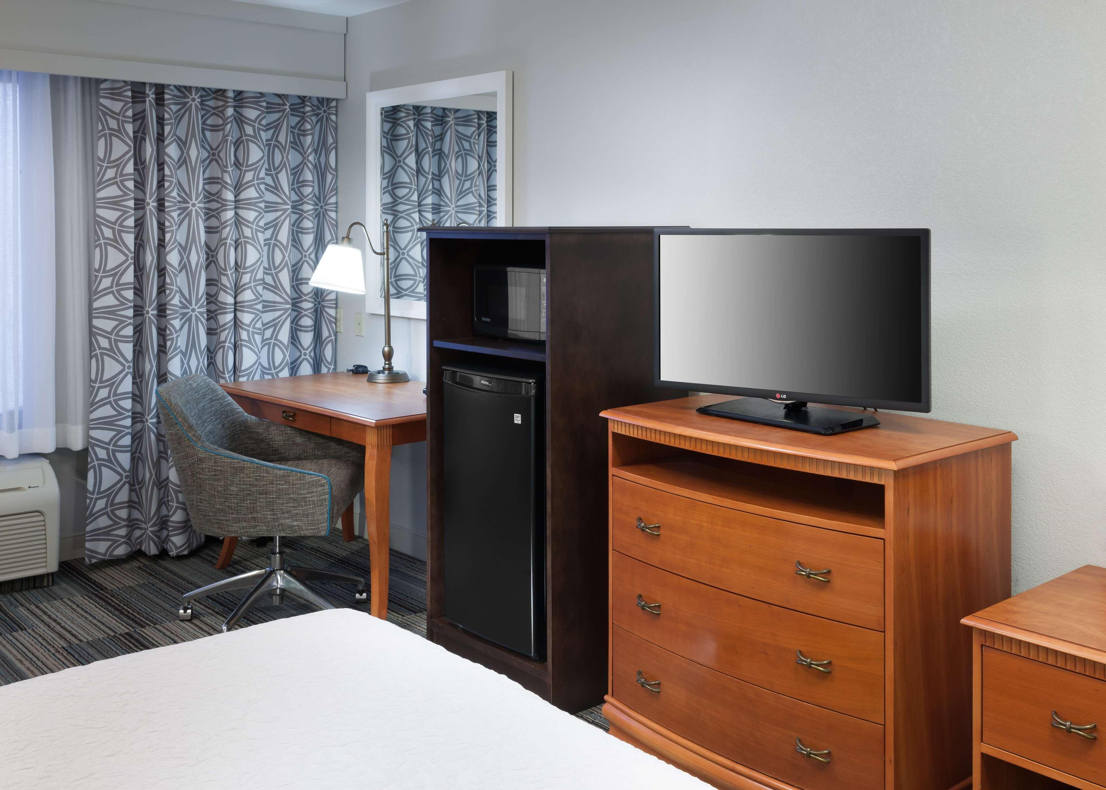 Hampton Inn & Suites Туларе Экстерьер фото