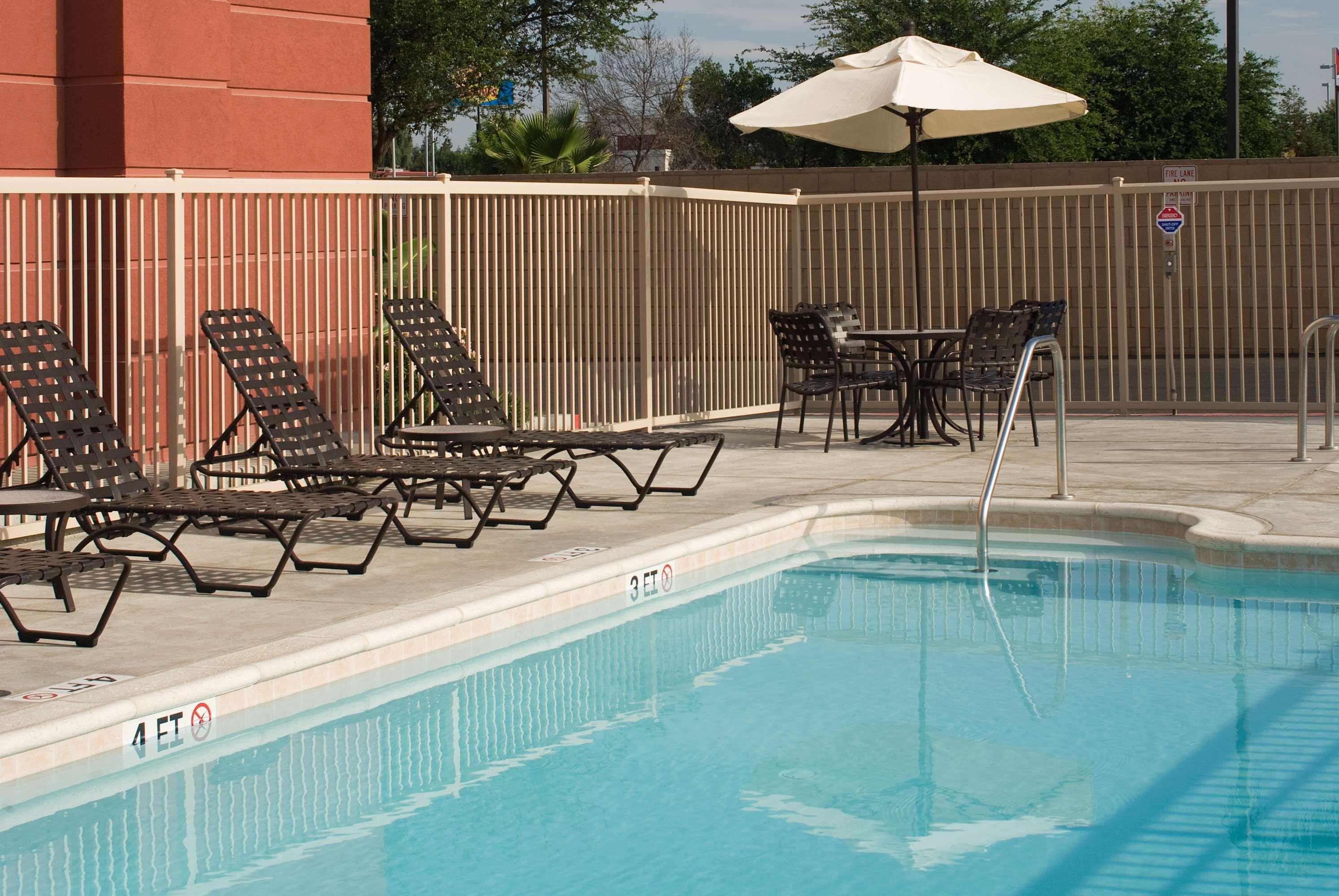 Hampton Inn & Suites Туларе Экстерьер фото