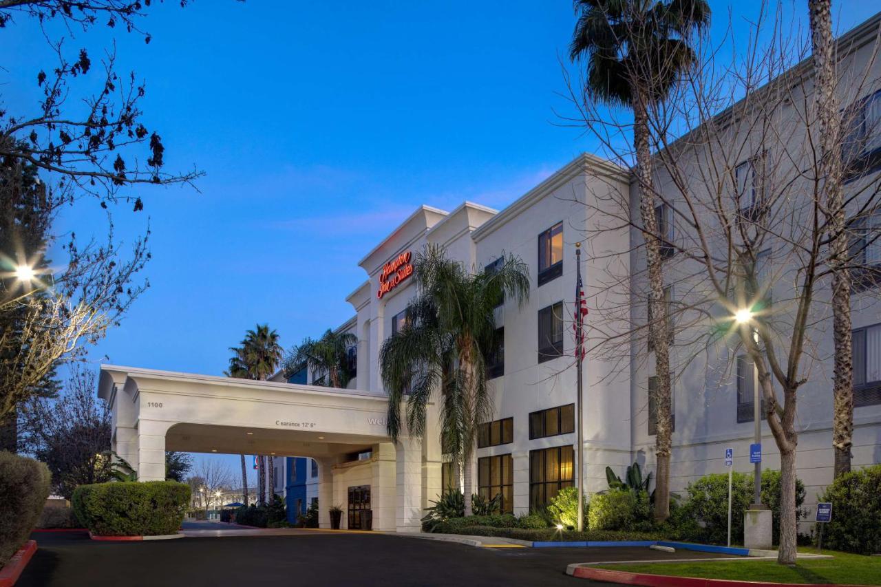 Hampton Inn & Suites Туларе Экстерьер фото