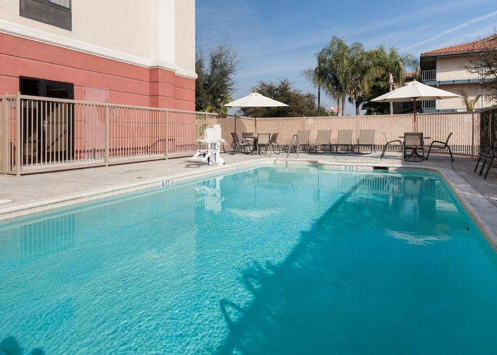Hampton Inn & Suites Туларе Экстерьер фото