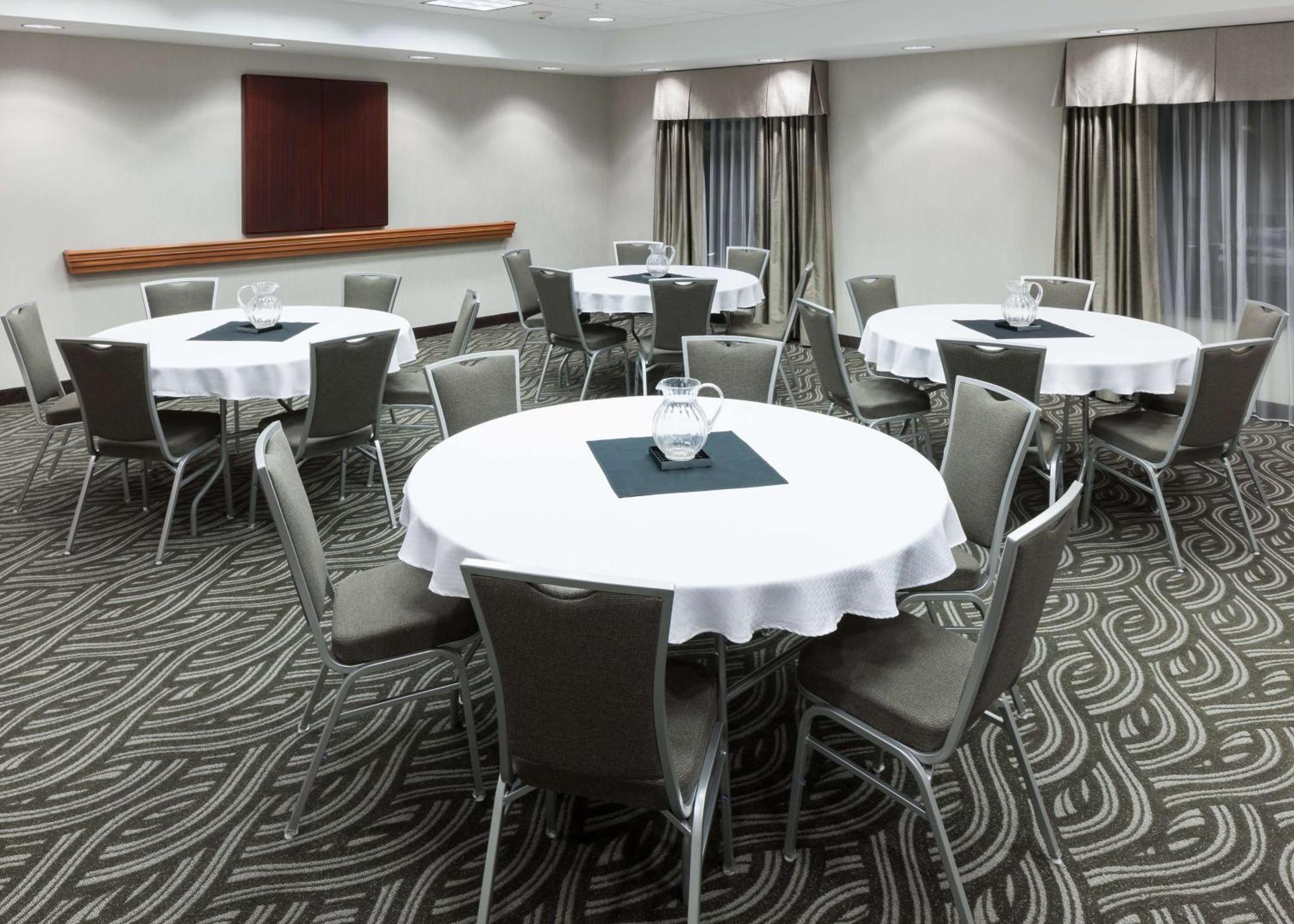 Hampton Inn & Suites Туларе Экстерьер фото