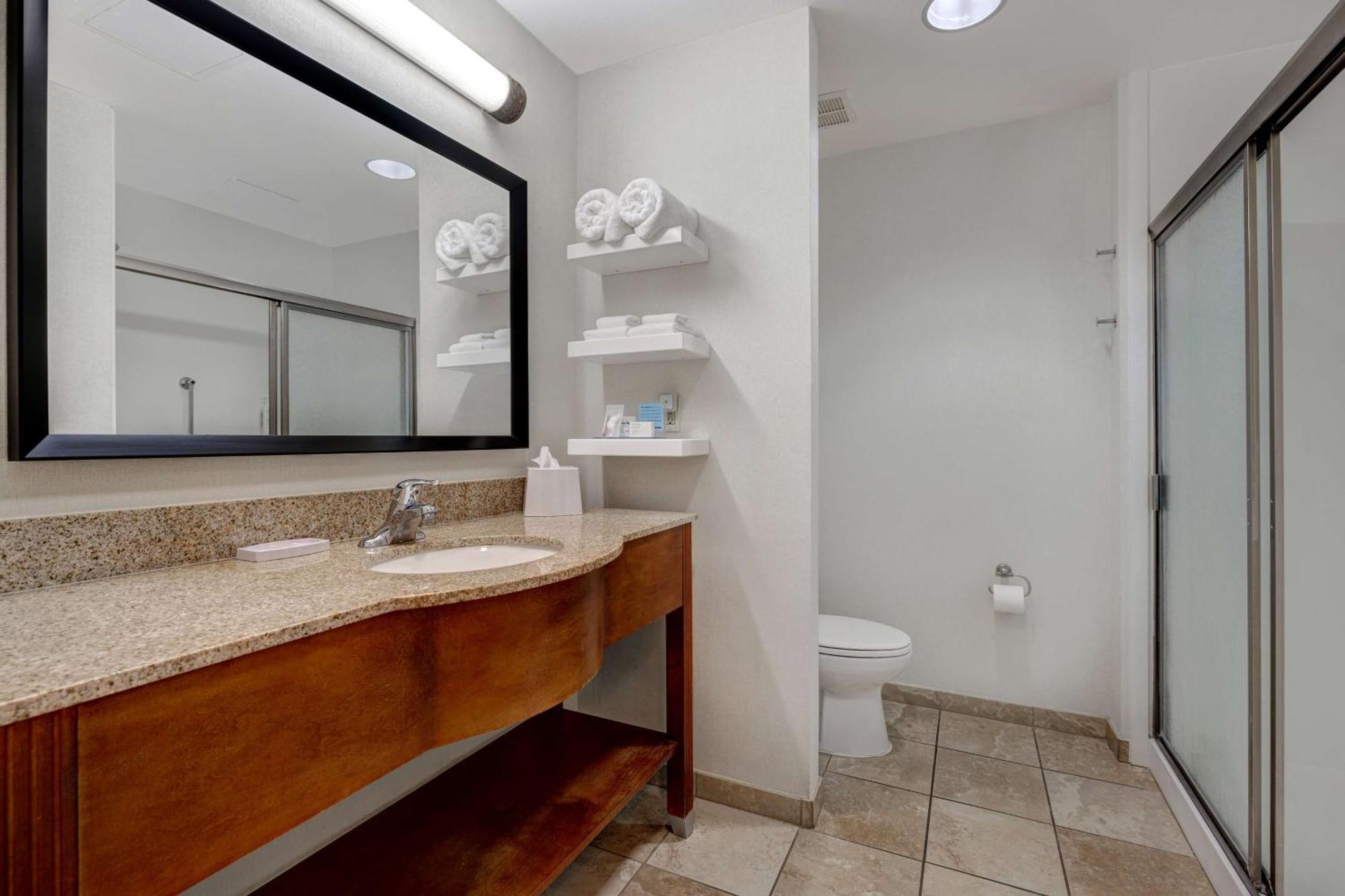 Hampton Inn & Suites Туларе Экстерьер фото