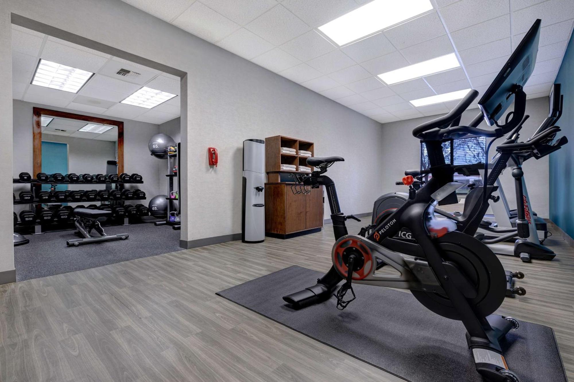 Hampton Inn & Suites Туларе Экстерьер фото