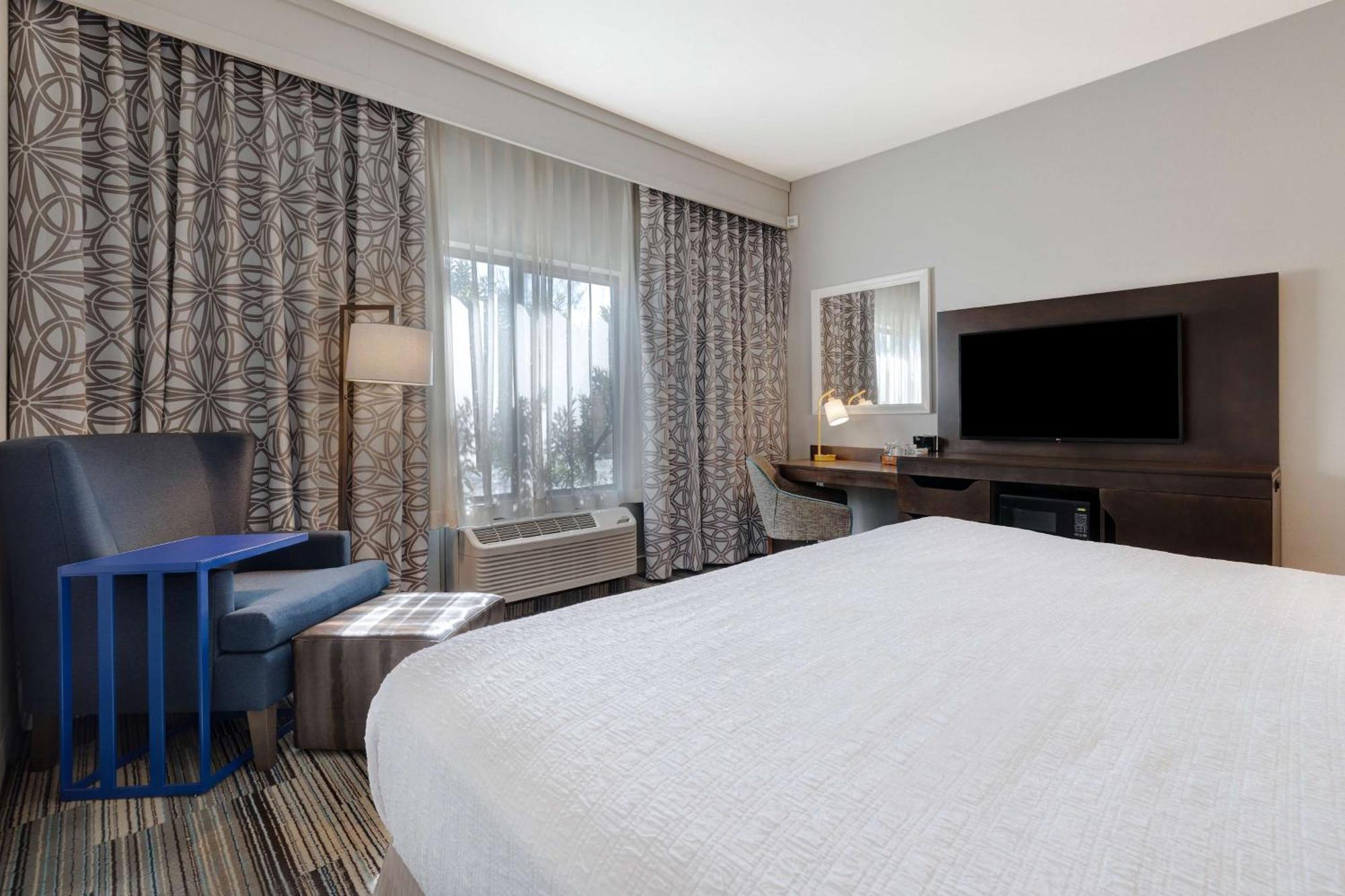 Hampton Inn & Suites Туларе Экстерьер фото