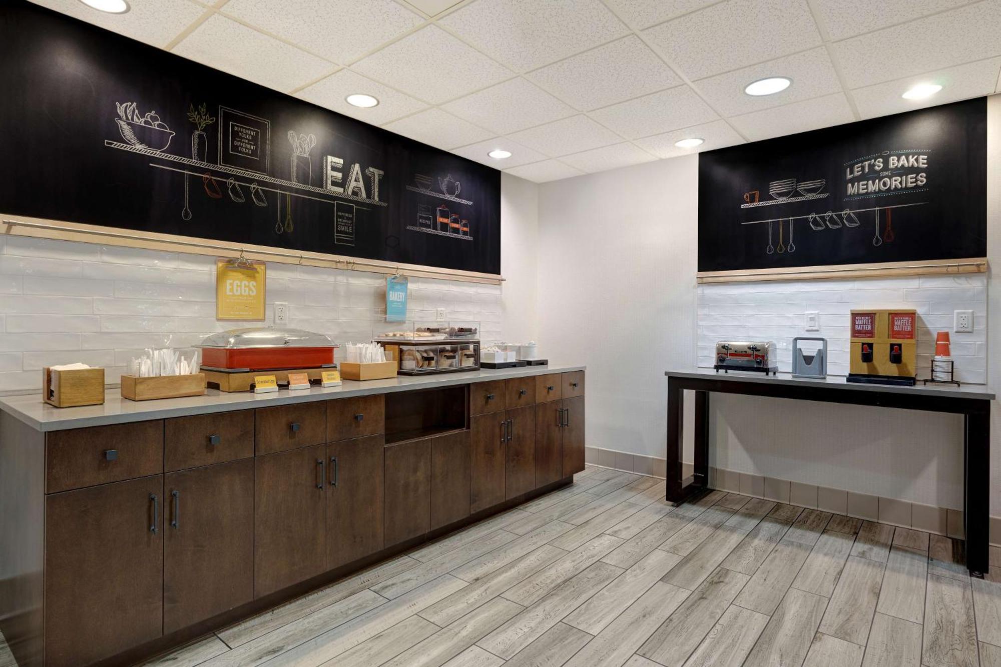 Hampton Inn & Suites Туларе Экстерьер фото