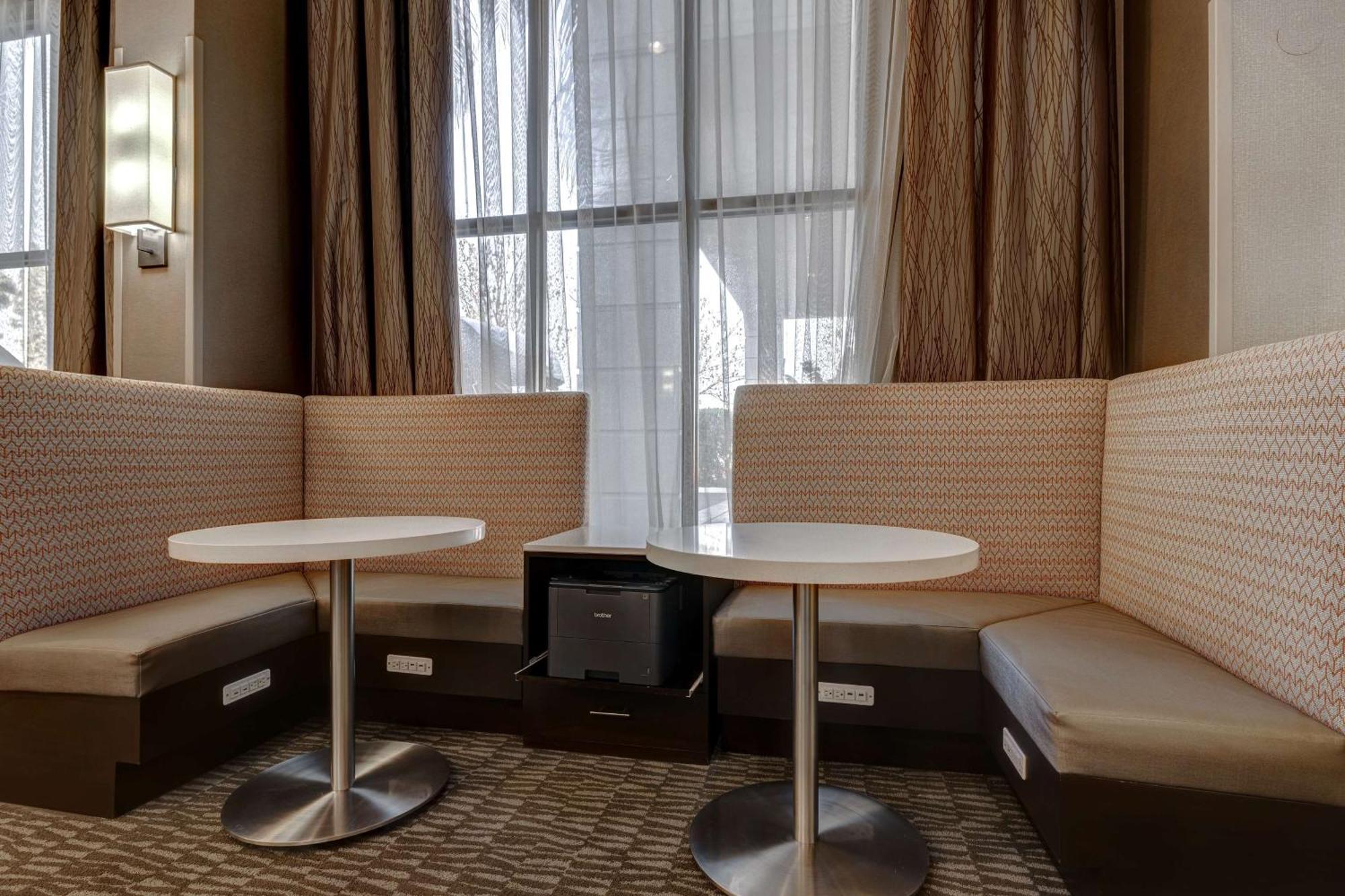 Hampton Inn & Suites Туларе Экстерьер фото