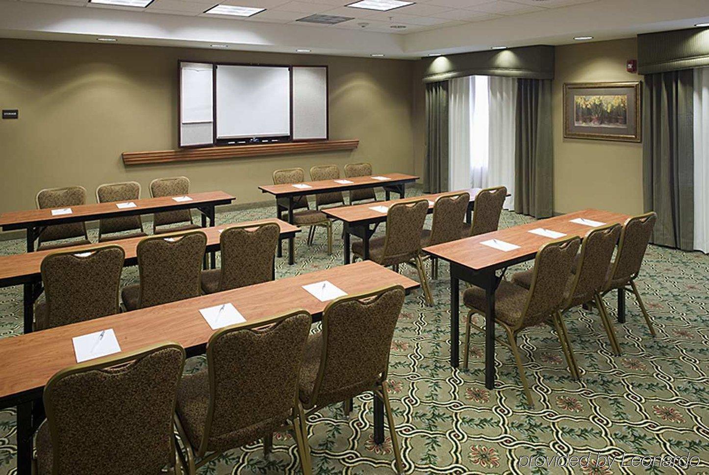 Hampton Inn & Suites Туларе Удобства фото